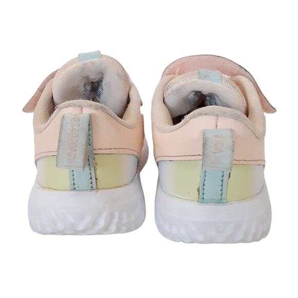 Nike Revolution 5 SE Sneakers Girls 8 Peach Pink Running Shoes Back to School - Picture 4 of 10